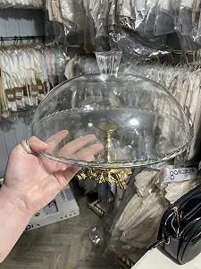 Блюдо скляне 30х30 см з кришкою на золотій ніжці - Фото 1