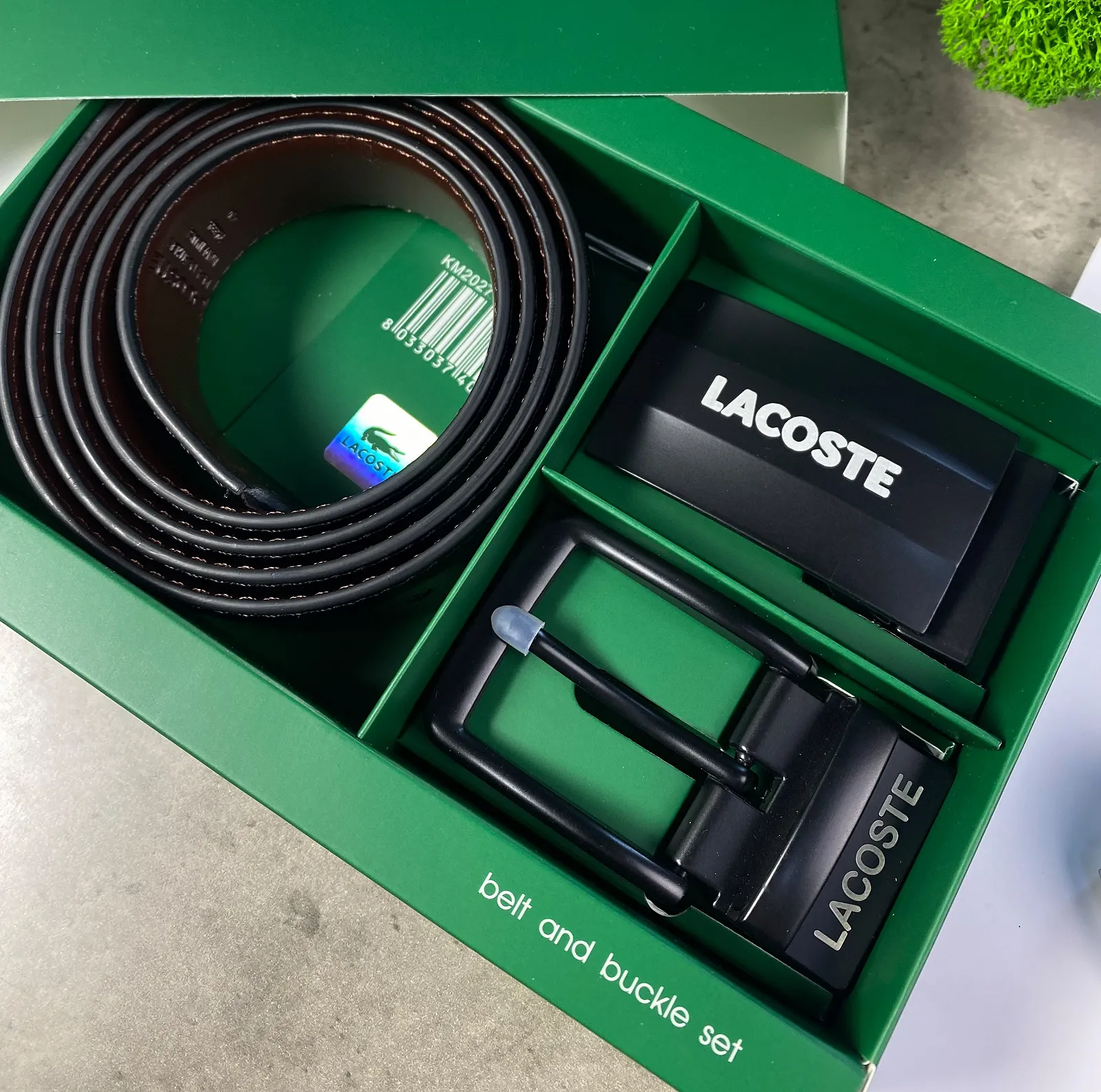 Ремінь чоловічий з натуральної шкіри Lacoste подарунковий набір з двома змінними пряжками, фото №1 Ремінь чоловічий з натуральної шкіри Lacoste подарунковий набір з двома змінними пряжками, фото №1