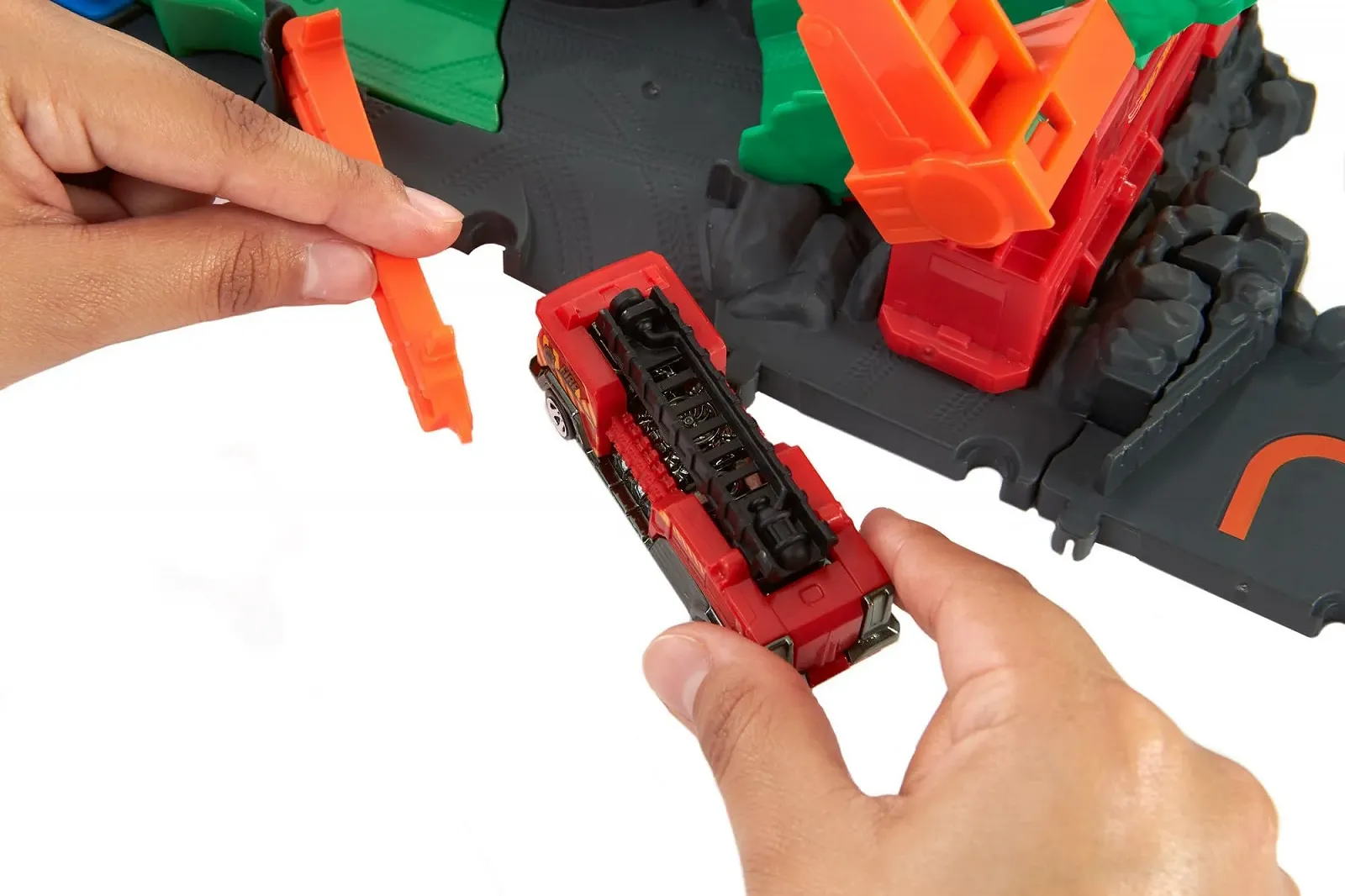 Автотрек Hot Wheels City Dragon Attack, Переможи Дракона за допомогою Трюків, фото №4 Автотрек Hot Wheels City Dragon Attack, Переможи Дракона за допомогою Трюків, фото №4