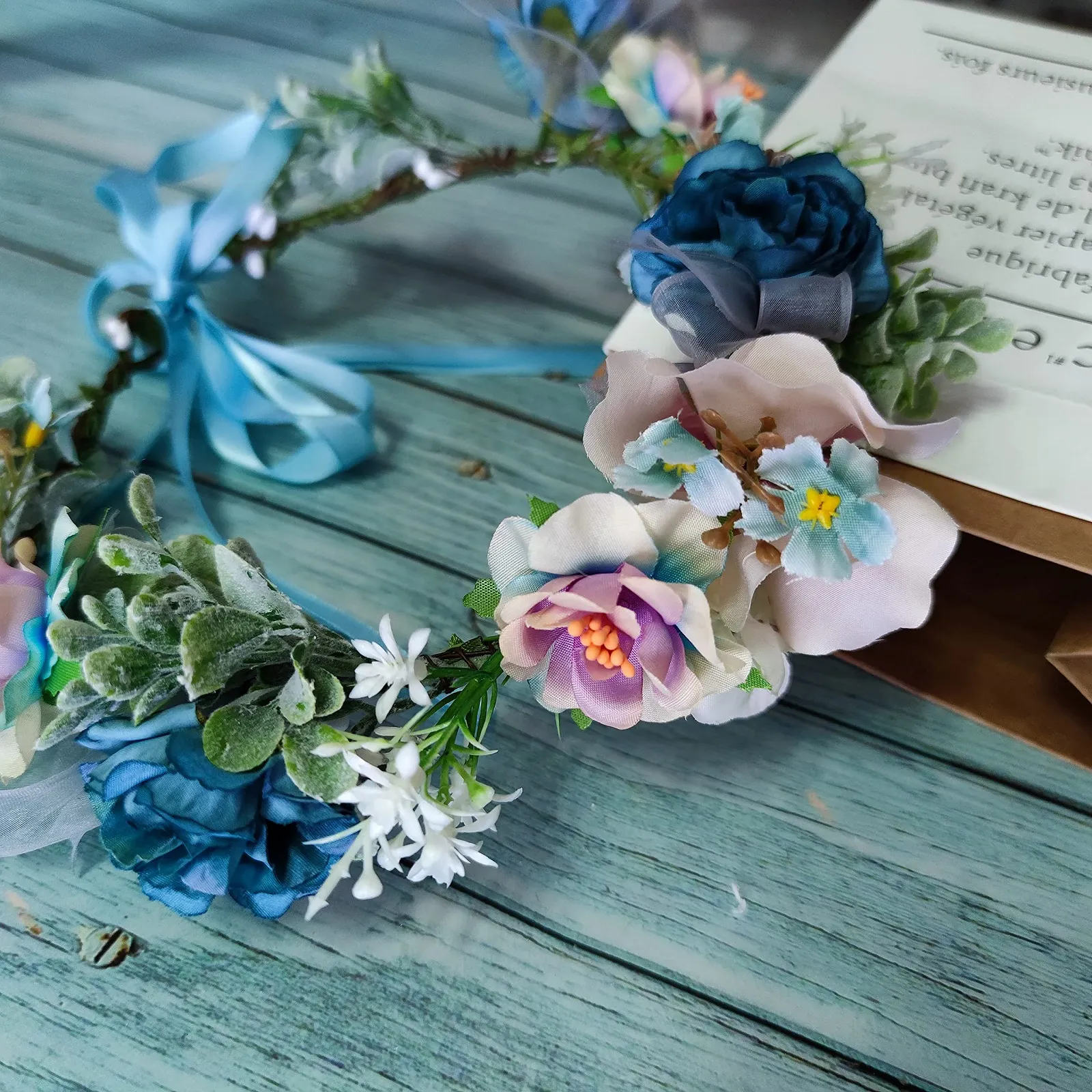 Вінок на голову зі штучних квітів, блакитне озеро, фото №3 Вінок на голову зі штучних квітів, блакитне озеро, фото №3