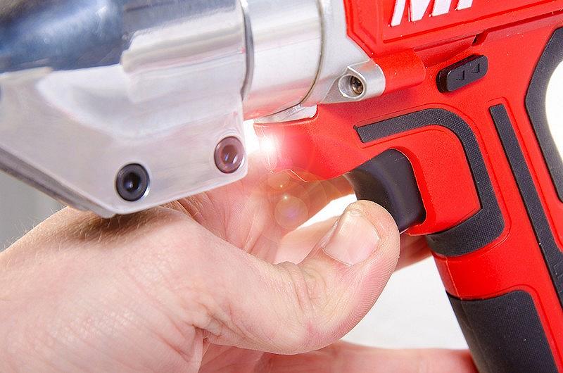 Ножиці акумуляторні по металу MPT 21 В Li-ion 1.5 Аг 2 швидкості 0.1-1 мм сумка MCS2150.A1, фото №3 Ножиці акумуляторні по металу MPT 21 В Li-ion 1.5 Аг 2 швидкості 0.1-1 мм сумка MCS2150.A1, фото №3