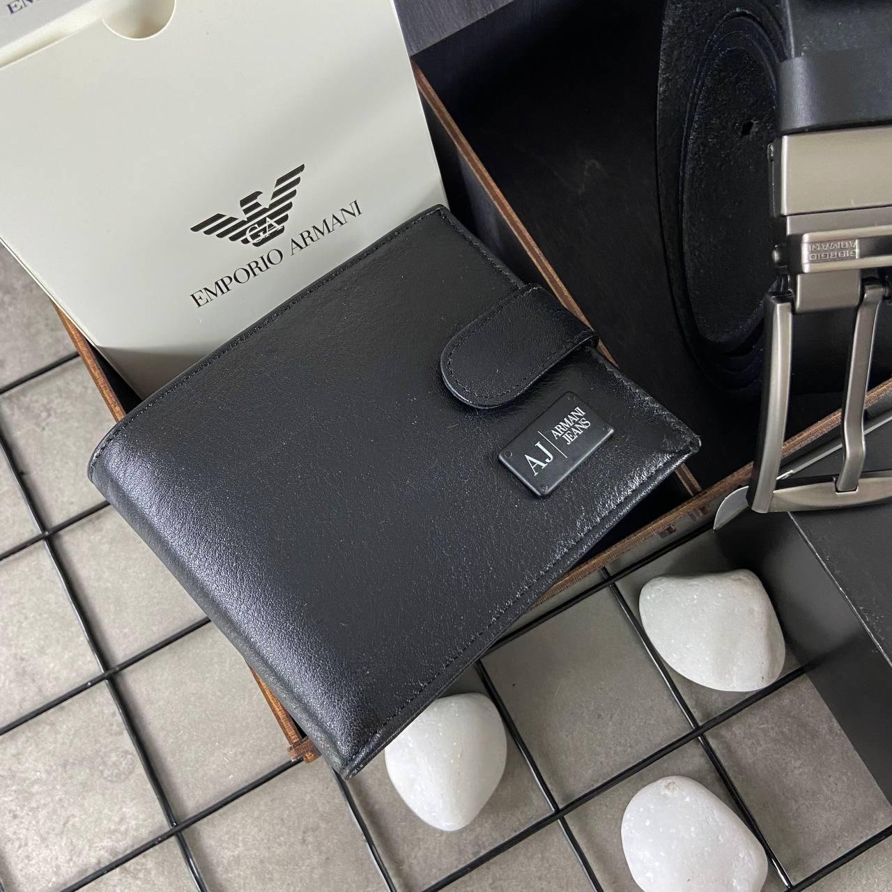 Чоловічий шкіряний ремінь і гаманець в коробочці з дерева Armani, фото №3