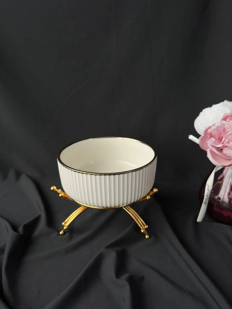 Блюдо на золотій підставці, глибоке, фото №1 Блюдо на золотій підставці, глибоке, фото №1