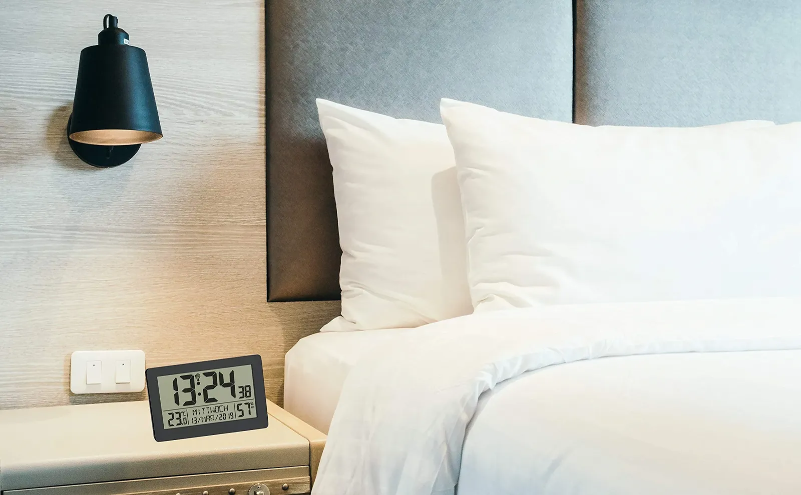 Цифровий радіокерований годинник TFA Dostmann 60.2557.01 з кімнатним кліматом та підсвічуванням, фото №6