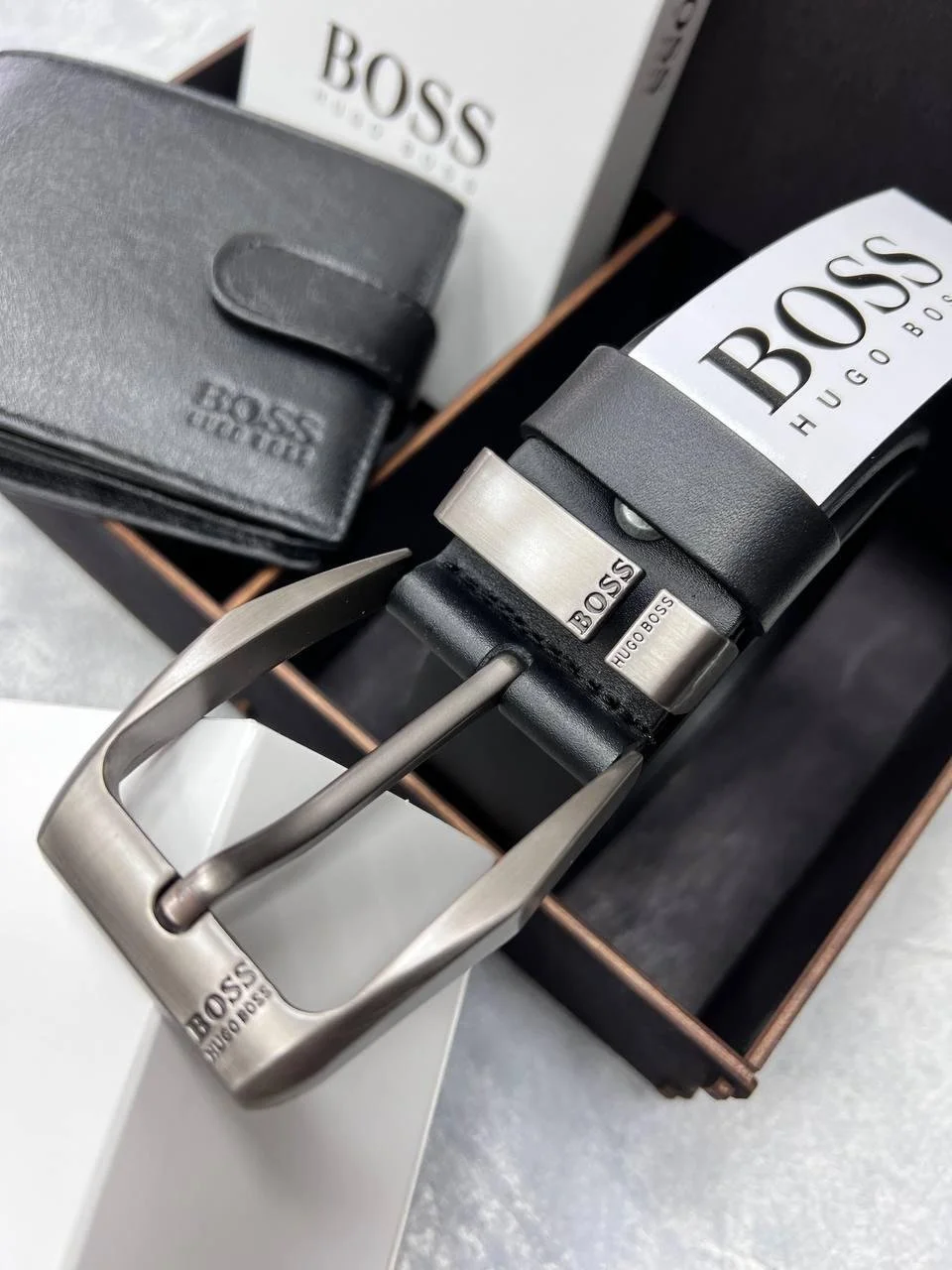 Чоловічий брендовий набір шкіряний ремінь і гаманець BOSS, фото №4 Чоловічий брендовий набір шкіряний ремінь і гаманець BOSS, фото №4