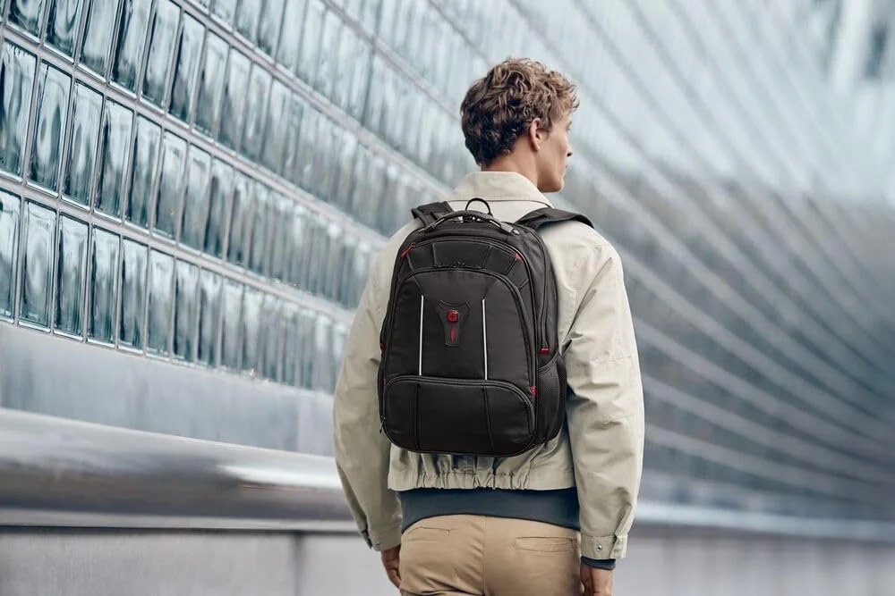 Рюкзак для ноутбука WENGER Carbon Pro Compact 16 дюймов Черный 653528, фото №6 Рюкзак для ноутбука WENGER Carbon Pro Compact 16 дюймов Черный 653528, фото №6