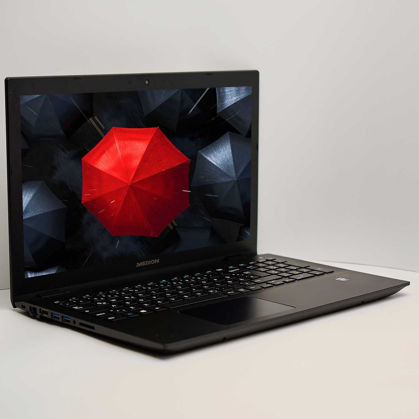 Ноутбук 15.6'' Medion (Lenovo Group) Akoya E6440 | Intel Core i7-8550U | IPS (1920x1080) FullHD | RAM 8 ГБ | SSD 128 ГБ + HDD 1 ТБ | Nvidia GeForce MX150 | Win10 (4915), фото №3