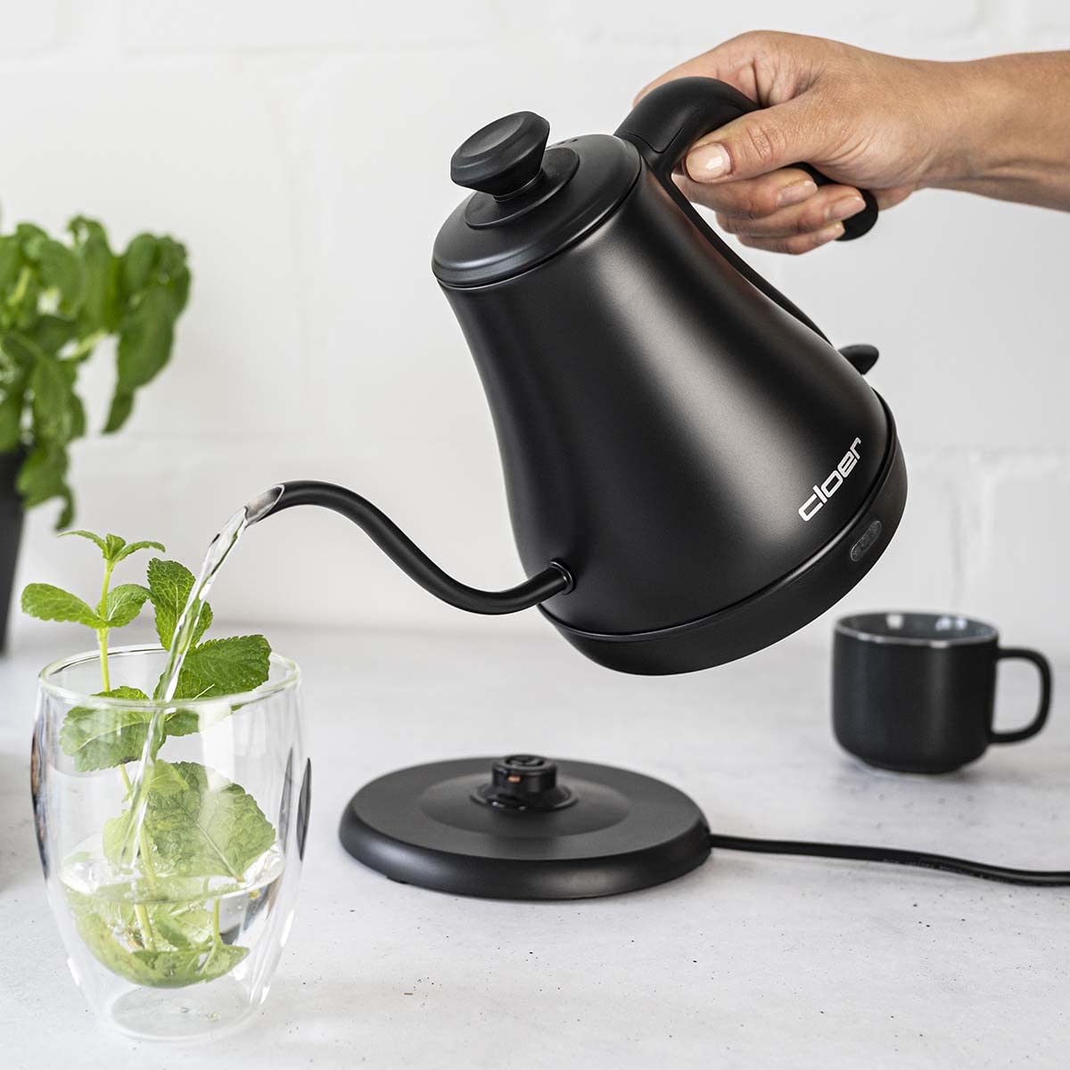 Электрочайник Cloer 4960 Curved Spout съемная крышка 1000 Вт 0.8 литров нержавеющая сталь черный, фото №7