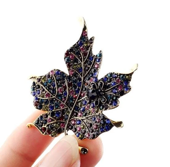 Брошка у вигляді кленового листка з кольоровими каменями, фото №4