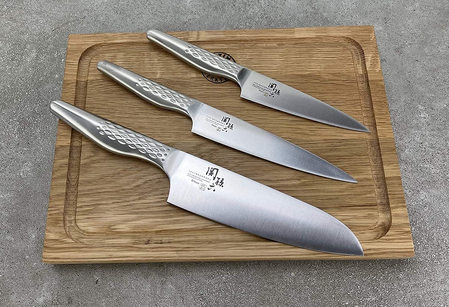 Набір ножів KAI Shun Seki Magoroku Shoso: 1 ніж Santoku та 2 ножі Utility + обробна дошка ручної роботи, фото №6