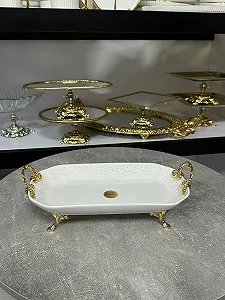 Блюдо из фарфора углубленное на четеох золотых ножках с ручками synthetic.ua - Фото 1