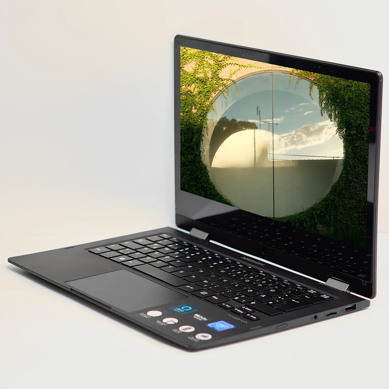 Ноутбук-планшет 11.6" Medion (Lenovo Group) Akoya E2291 | Чотириядерний Intel | Сенсорний IPS (1920x1080) FullHD | RAM DDR4 4 ГБ | SSD 128 ГБ + eMMc 64 ГБ | Intel Graphics | Металевий корпус | АКБ до 8 годин | Win10 (5117), фото №2 Ноутбук-планшет 11.6" Medion (Lenovo Group) Akoya E2291 | Чотириядерний Intel | Сенсорний IPS (1920x1080) FullHD | RAM DDR4 4 ГБ | SSD 128 ГБ + eMMc 64 ГБ | Intel Graphics | Металевий корпус | АКБ до 8 годин | Win10 (5117), фото №2