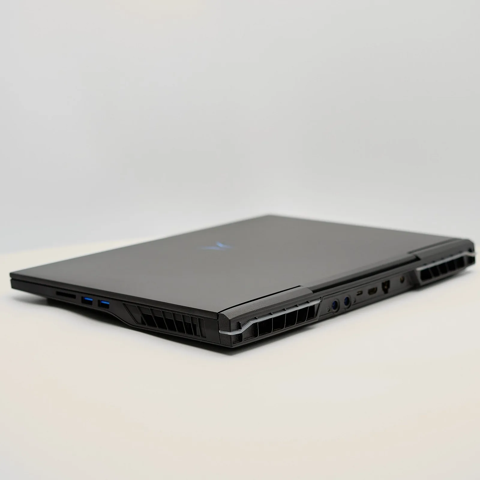 Ігровий ноутбук 17" Medion (Lenovo Group) Erazer Beast X40-MD | Intel Core i9-13900HX | IPS (2560x1600) QHD+ | 16:10 | 240 Гц | RAM DDR5 16 ГБ | SSD NVME 1 ТБ | Nvidia GeForce RTX 4080, 12 ГБ | Win11 (4946), фото №8 Ігровий ноутбук 17" Medion (Lenovo Group) Erazer Beast X40-MD | Intel Core i9-13900HX | IPS (2560x1600) QHD+ | 16:10 | 240 Гц | RAM DDR5 16 ГБ | SSD NVME 1 ТБ | Nvidia GeForce RTX 4080, 12 ГБ | Win11 (4946), фото №8