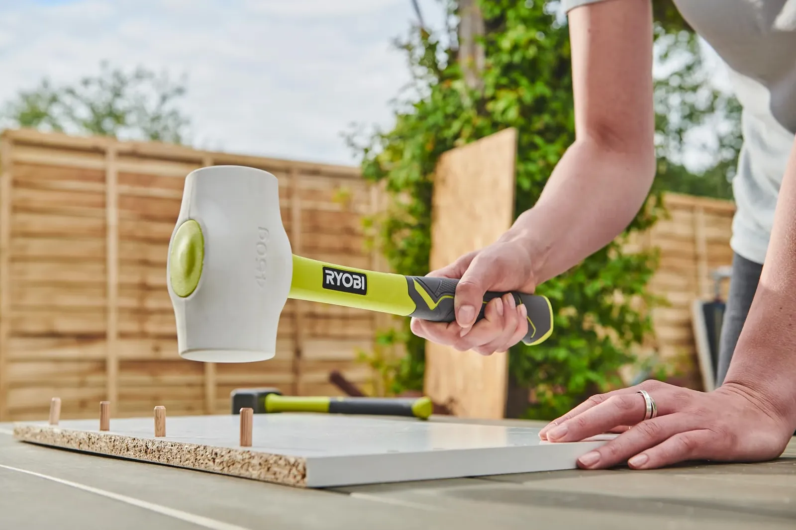 Киянка резиновая Ryobi RHHM450W 450 г из стекловолокна белая, фото №6