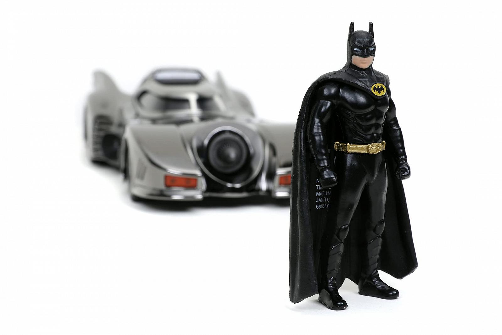 Модель автомобіля Jada Toys Next Level 1989 Batmobile 1:24 Відкритий кокпіт, відкидні гармати, відкритий багажник, включає фігурку Бетмена, спеціальне видання, індивідуально пронумерована упаковка, чорний хром, фото №5