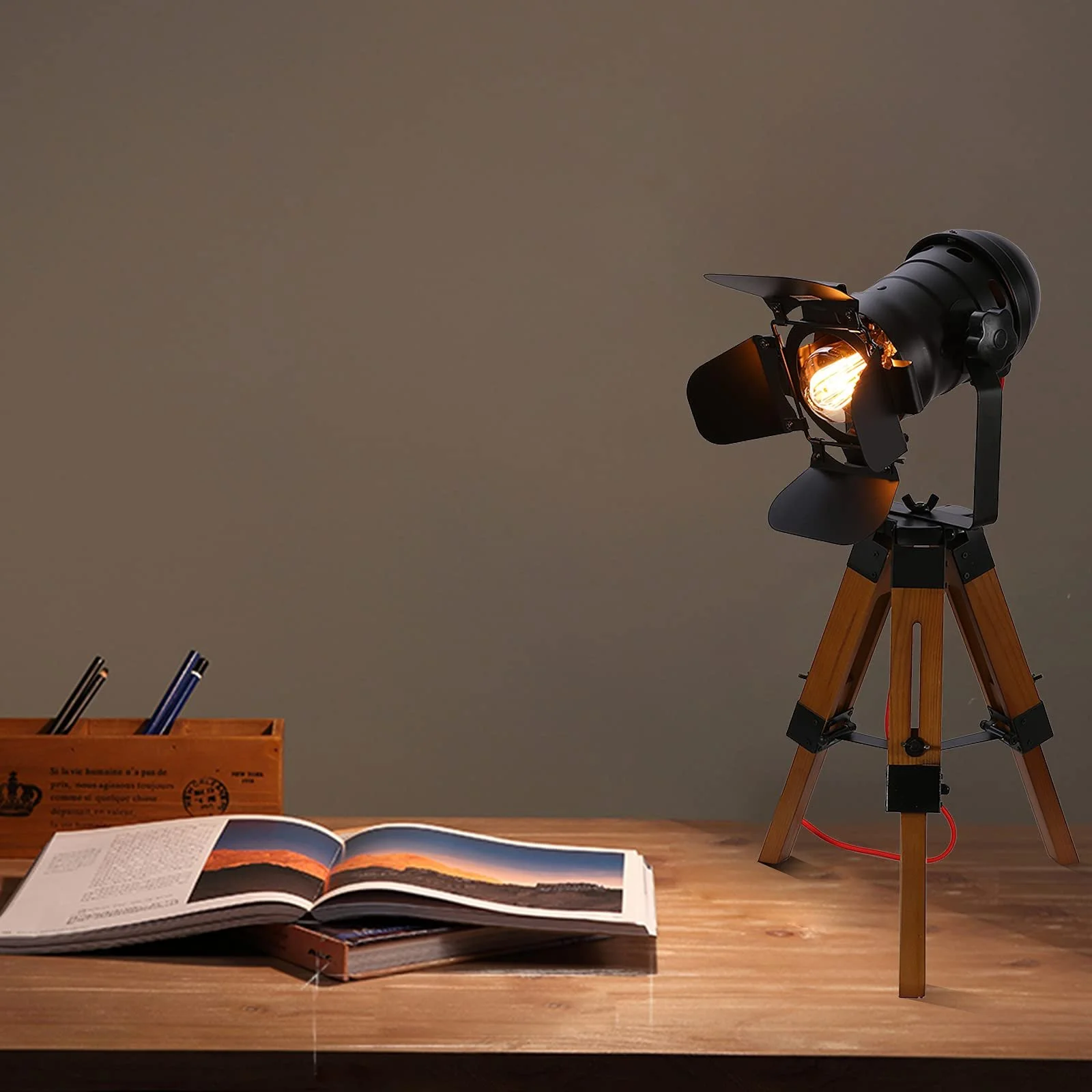 Настільна лампа LED індустріальна дерев'яна тринога цоколь E27 регульована висота, фото №3