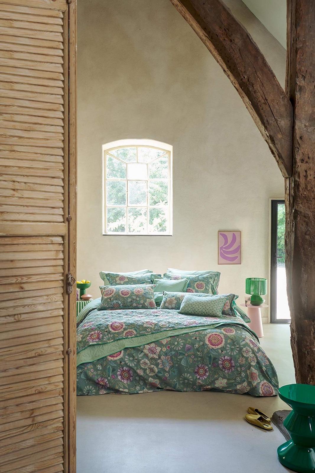 Покривало Pip Studio Viva Las Flores Зелений Квіти Бутони Ягоди Метелики Стебла Розмір: 150 x 200 см, фото №3 Покривало Pip Studio Viva Las Flores Зелений Квіти Бутони Ягоди Метелики Стебла Розмір: 150 x 200 см, фото №3