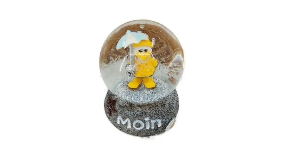 Снежный шар Moin Чайка в дождевике 6 x 5.5 x 6 см, Полирезин, фото №1 Снежный шар Moin Чайка в дождевике 6 x 5.5 x 6 см, Полирезин, фото №1