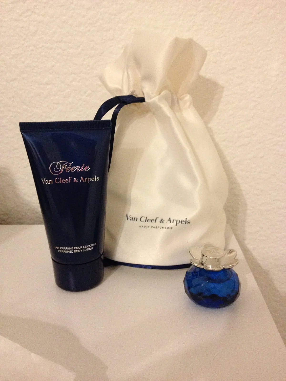 Набір Van Cleef & Arpels Feerie: Молочко для тіла 50 мл та Парфумована вода 7 мл, фото №1 Набір Van Cleef & Arpels Feerie: Молочко для тіла 50 мл та Парфумована вода 7 мл, фото №1
