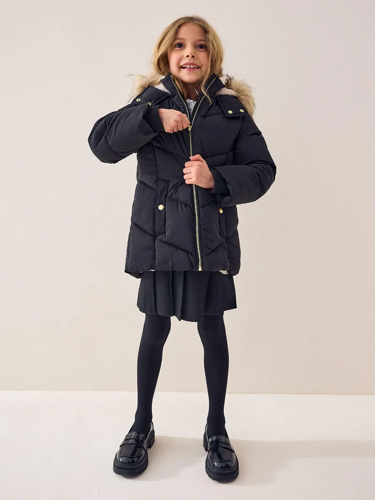 Куртка стьобана Next для дівчинки, водовідштовхувальна, з обробкою зі штучного хутра, фото №6 Куртка стьобана Next для дівчинки, водовідштовхувальна, з обробкою зі штучного хутра, фото №6