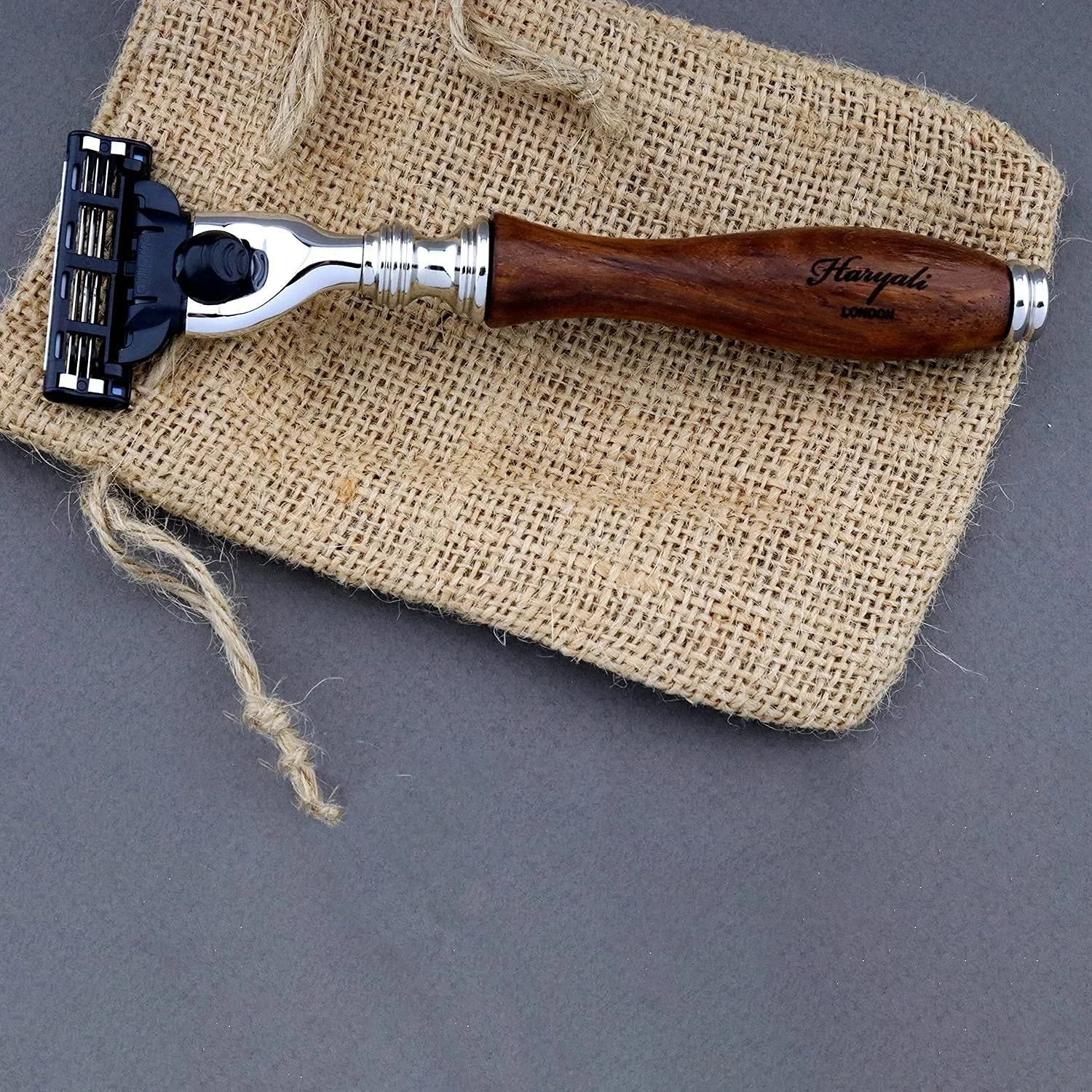Набор для бритья Haryali London Wooden 5 Piece бритва с 3 лезвиями помазок барсучий ворс чаша подставка мыло, фото №4 Набор для бритья Haryali London Wooden 5 Piece бритва с 3 лезвиями помазок барсучий ворс чаша подставка мыло, фото №4