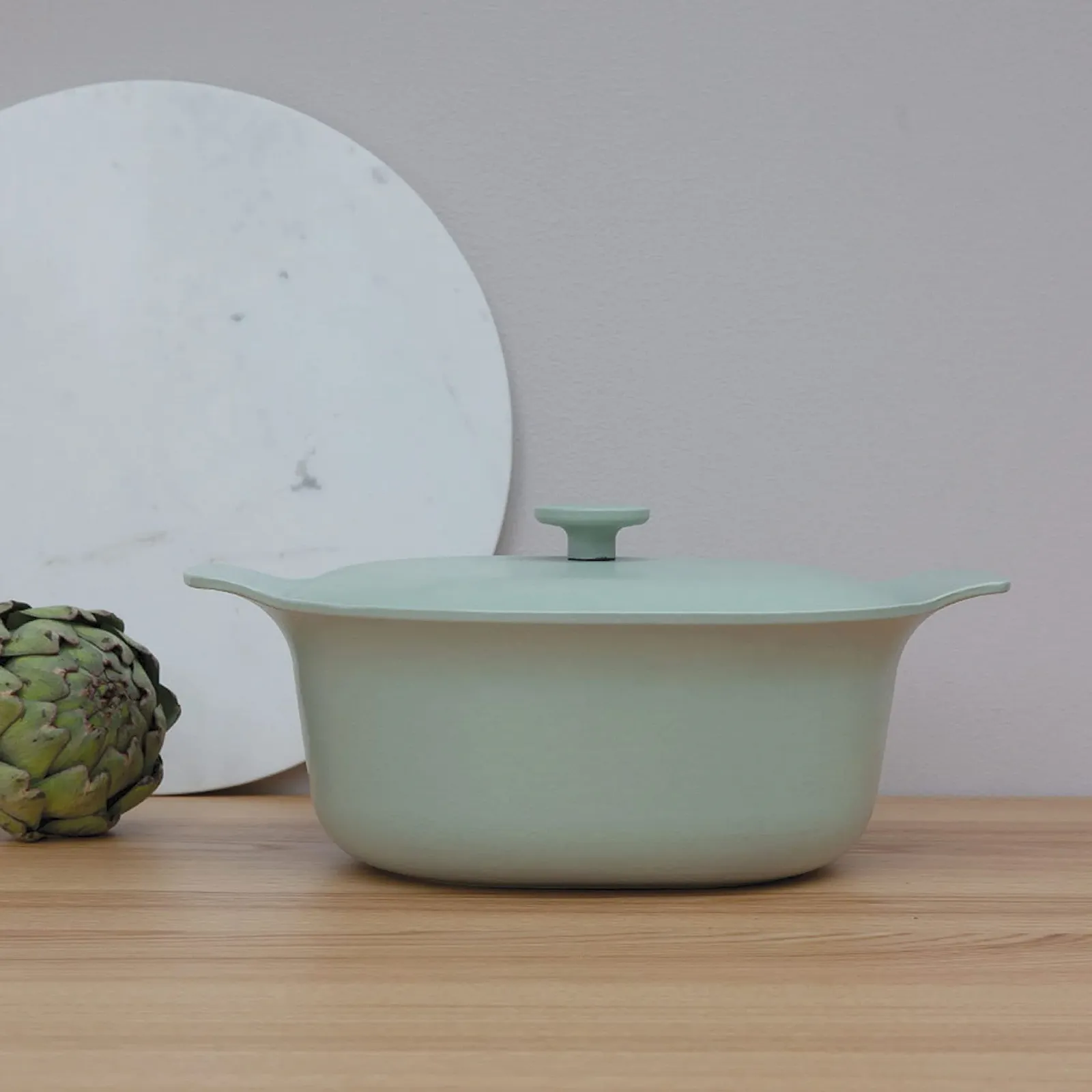 Овальная кастрюля BergHOFF Ron чавунная эмалированная с крышкой 43.2 x 28 x 16.8 см Зеленая, фото №2 Овальная кастрюля BergHOFF Ron чавунная эмалированная с крышкой 43.2 x 28 x 16.8 см Зеленая, фото №2