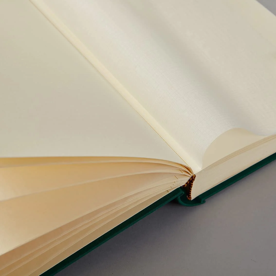 Фотоальбом Semikolon Medium в переплете из льна, кремовые страницы, черный, фото №8 Фотоальбом Semikolon Medium в переплете из льна, кремовые страницы, черный, фото №8