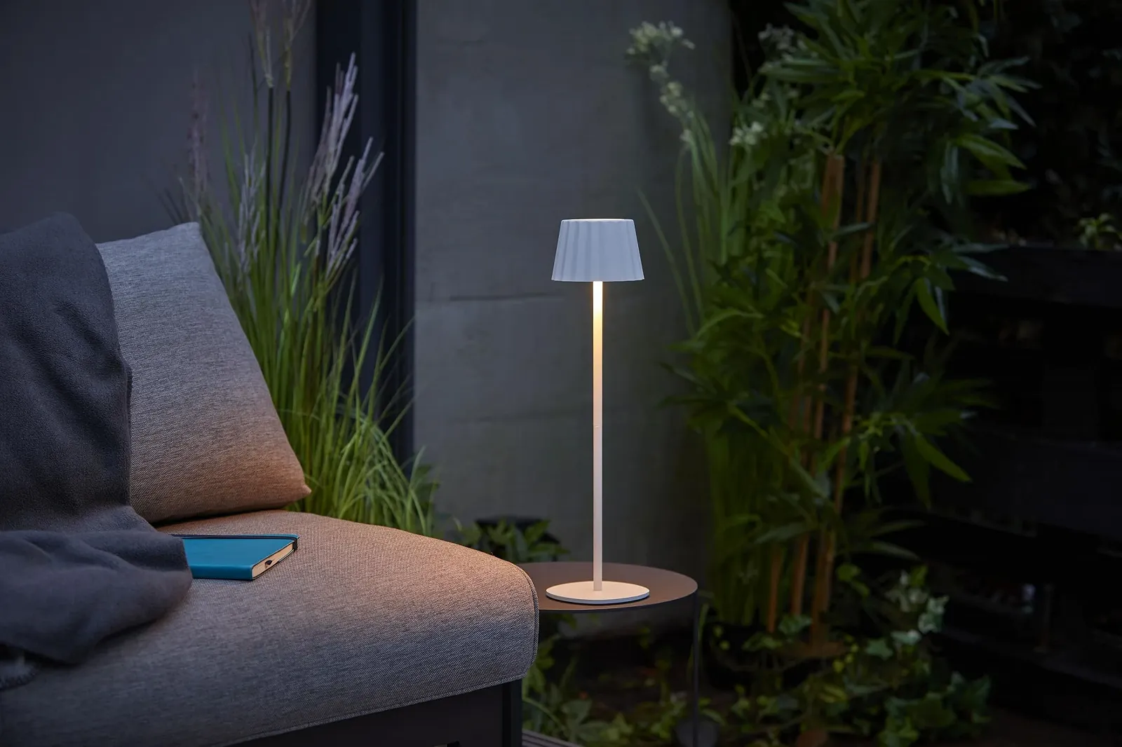 Настільна лампа Northpoint 3-in-1 LED Bottle Light 3000 mAh 200 лм RGB Pleated White, фото №3