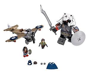 Конструктор LEGO Super Heroes Битва Чудо-женщины (76075) synthetic.ua - Фото 1