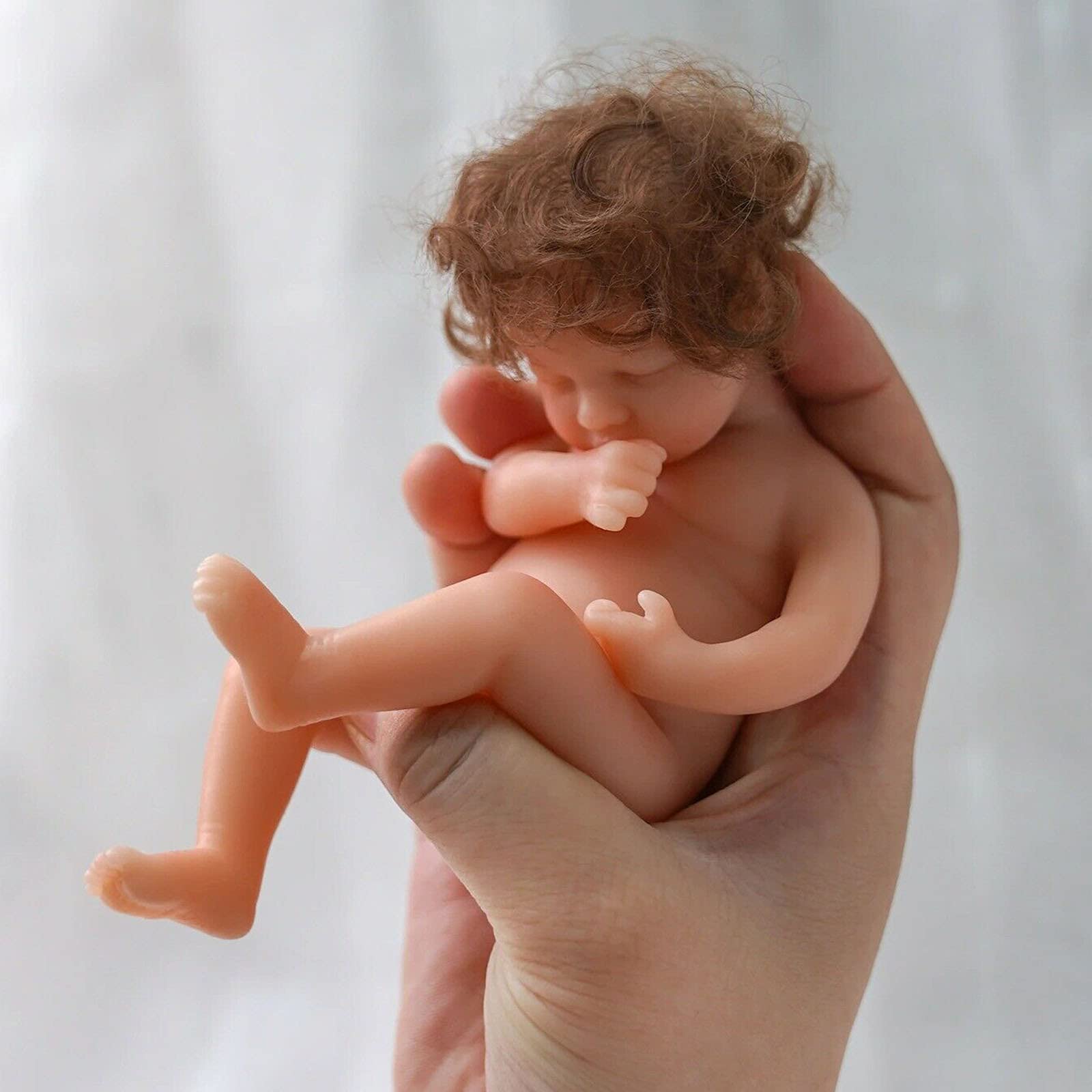 Кукла YIHANGG Mini Reborn 6 Inch 15 см девочка новорожденный с одеждой с кудрявыми вкорененными волосами из силикона спящая, фото №7