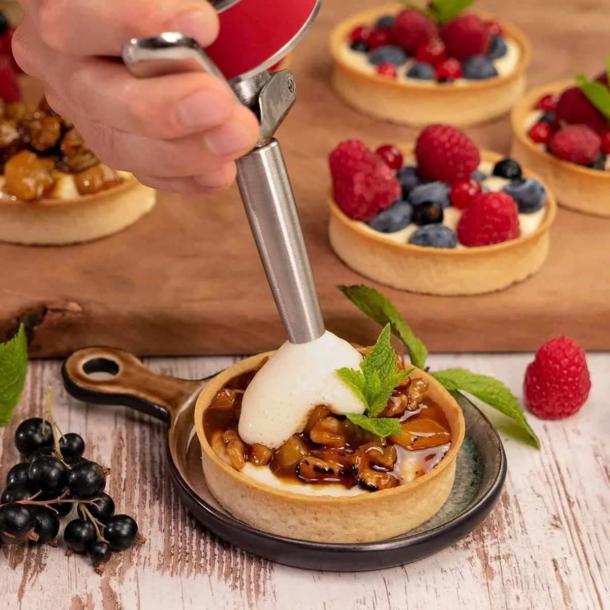 Сифон для сливок iSi Gourmet Whipper / 0,25 л / Сталь / Для холодной и горячей продукции / Серебряный-Красный, фото №5 Сифон для сливок iSi Gourmet Whipper / 0,25 л / Сталь / Для холодной и горячей продукции / Серебряный-Красный, фото №5