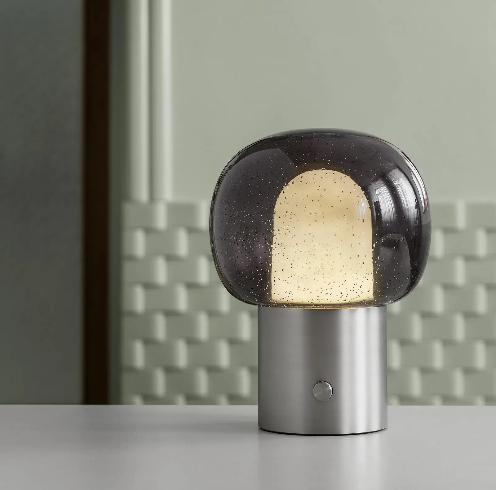 Настільна лампа Blomus IRIS Aluminium Base Matte Stainless Steel 24х32 см Скляний плафон, фото №4