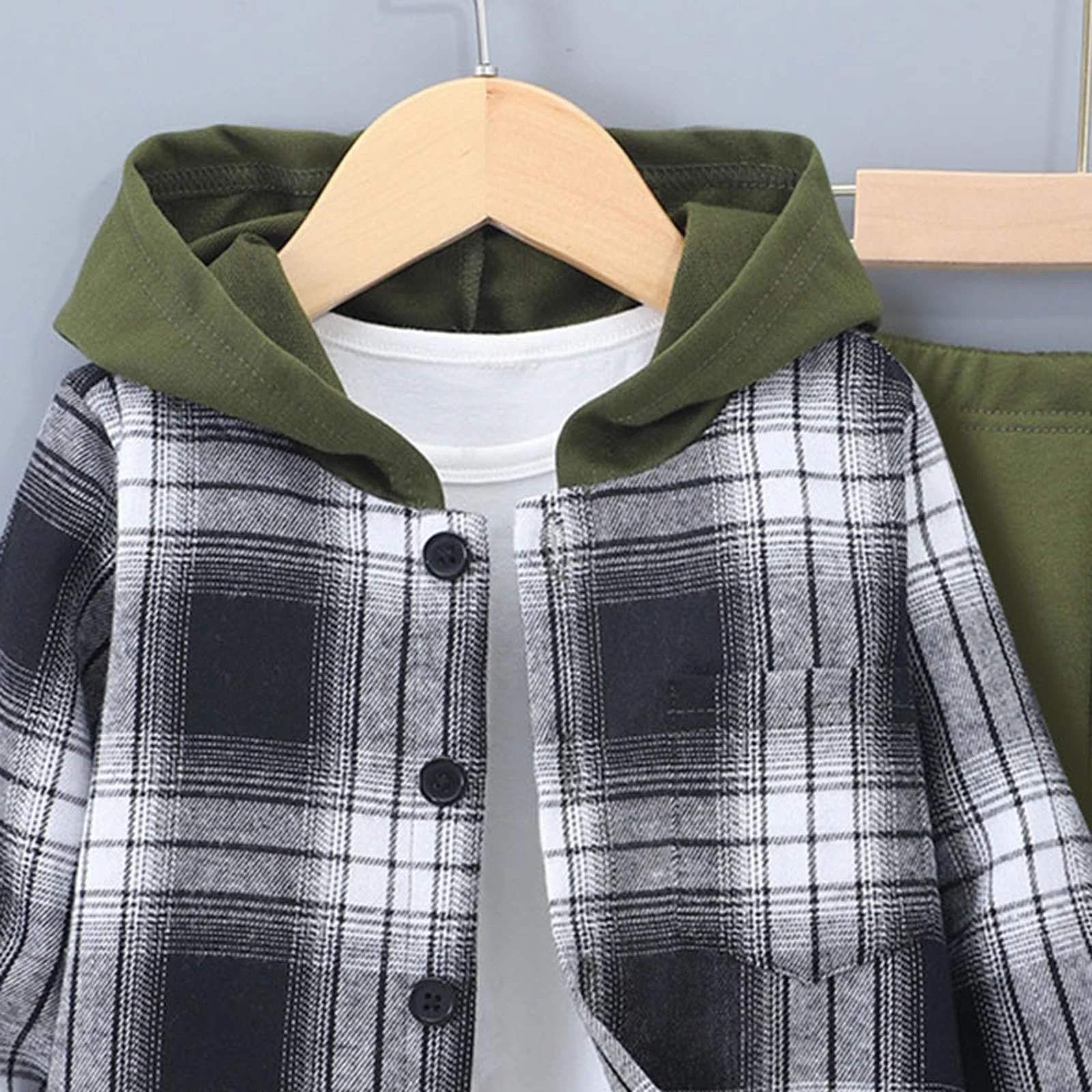 Комплект дитячого одягу для хлопчиків: картата сорочка з капюшоном, штани, фото №3