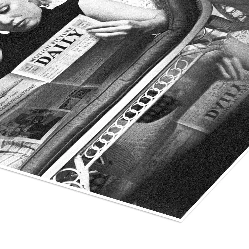 Постер Celebrity Collection Marilyn Monroe Newspaper Reading 70 x 100 см Черно-белый, фото №3