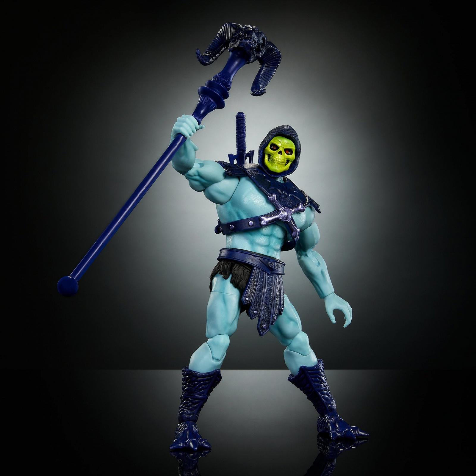 Экшн-фигурка Masters of the Universe Masterverse Skeletor Vintage Collection 18 см с аксессуарами (меч и посох) - сине-фиолетовая, фото №3