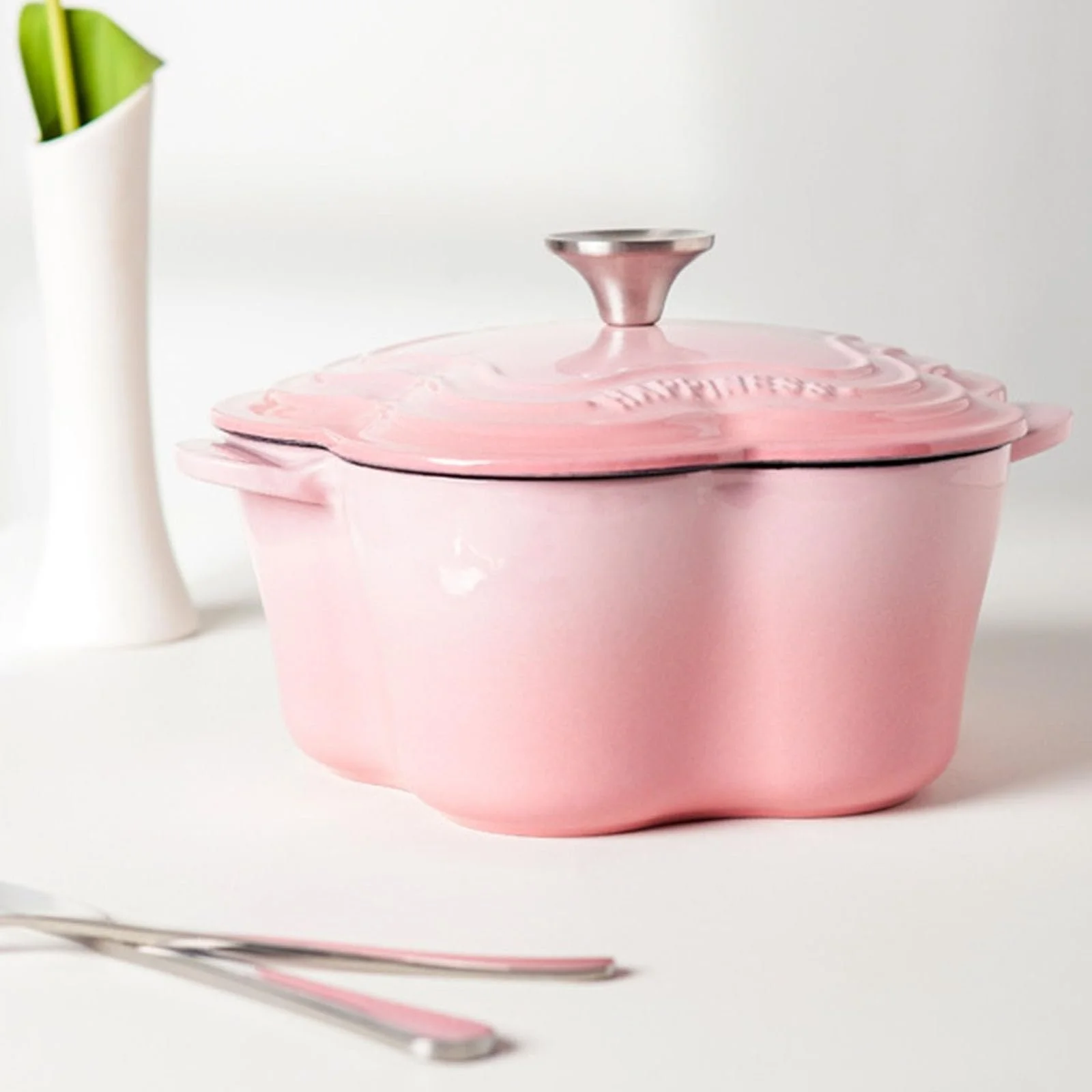 Кастрюля-жаровня Dutch Oven форма цветка эмалированный чугун с крышкой розовая, фото №5